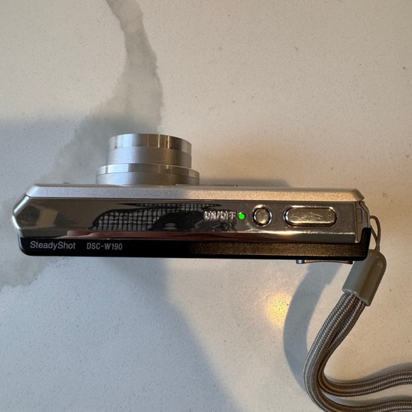 Sony Cyber-Shot DSC-W190 Compact Digital Camera - Picture 4 of 7